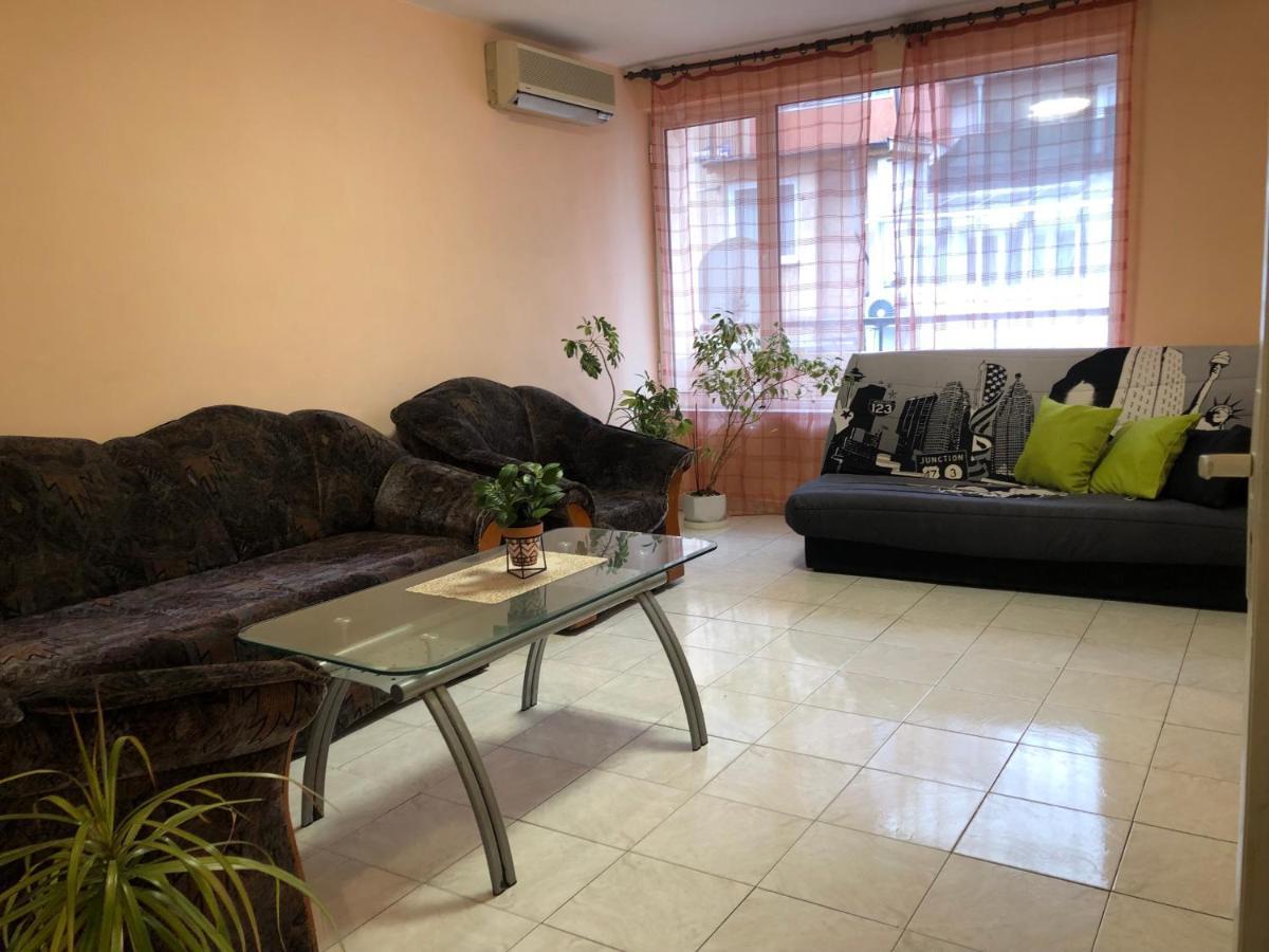 Spacious Beautiful Apartment - Prime Location Várna Kültér fotó